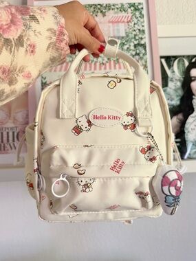 Mini Hello Kitty Cream Back Pack
